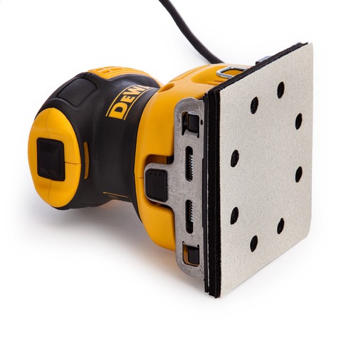 Lixadeira orbital 230 watts 112 x 112 mm com coletor de p� - DWE6411  110V