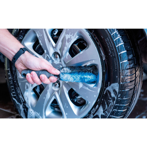 Escova para limpeza de rodas cabo pl�stico 26 cm - 42338001