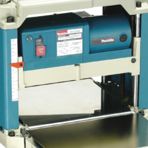 Plaina desengrossadeira 1.650 watts com profundidade de corte de 3 mm - 2012NB 220V Plaina desengrossadeira 1.650 watts com profundidade de corte de 3 mm - 2012NB 220V