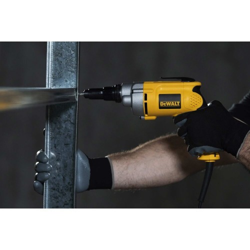 Parafusadeira el�trica com ajuste de torque 1/4