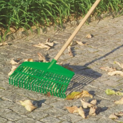Vassoura tipo ancinho em pl�stico com cabo - FJ-1026