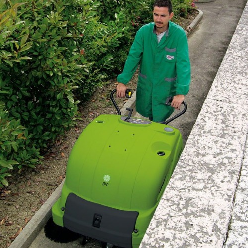 Varredeira de piso a bateria com suc��o - 712ET  220V