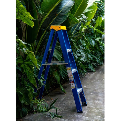 Escada tesoura simples em fibra de vidro 3 degraus + patamar 1,20 m- Premium Escada tesoura simples em fibra de vidro 3 degraus + patamar 1,20 m- Premium