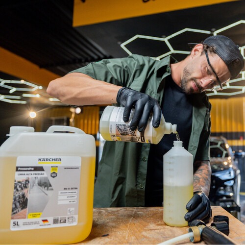Detergente desengraxante ultra concentrado 5 Litros - PressurePro RM 31 Detergente desengraxante ultra concentrado 5 Litros - PressurePro RM 31