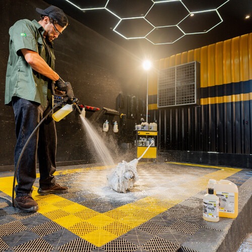 Detergente desengraxante ultra concentrado 5 Litros - PressurePro RM 31 Detergente desengraxante ultra concentrado 5 Litros - PressurePro RM 31