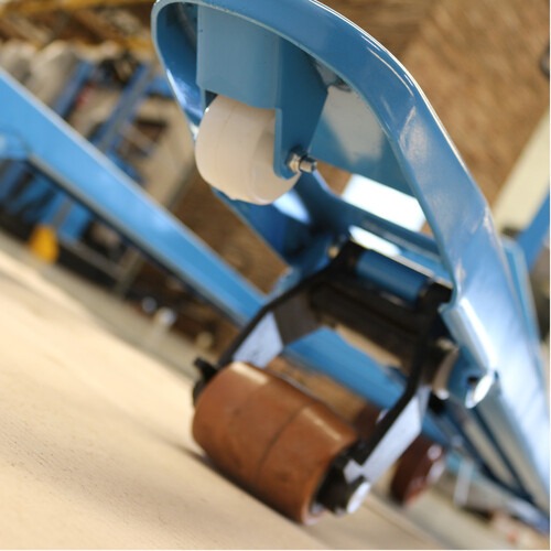 Transpalete hidr�ulico 2.500 kg 680 mm com rodas duplas de poliuretano - TM 2500 RTP