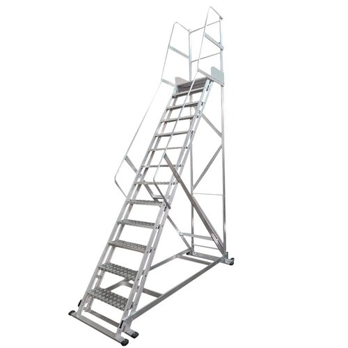 Escada plataforma de alumínio 3.75 m com 14 degraus + patamar - Escada plataforma de alumínio 3.75 m com 14 degraus + patamar -